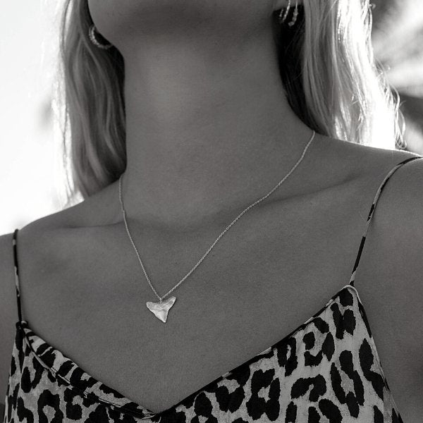 Fiji Shark Necklace Silver - Vandaya